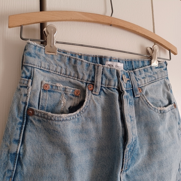 100% Cotton ZARA Women's 2 Light Blue Distressed Jeans, Straight Leg. Button Fly - Picture 2 of 16